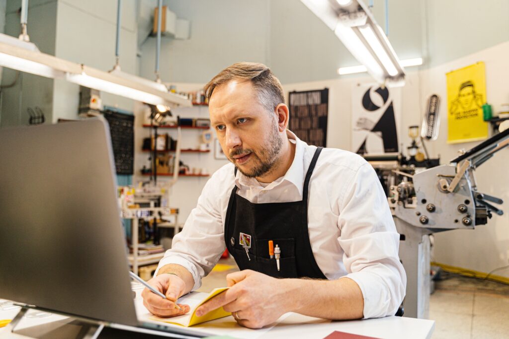 A small business owner reading up on late BAS lodgement penalties